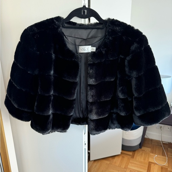 Eliza J Faux Fur Cropped Jacket - Picture 3 of 6